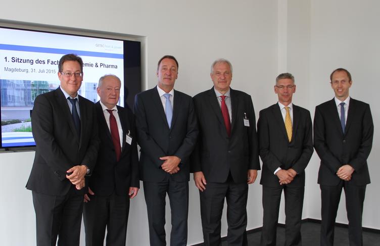 Bild vergrößern: Fachrat_ChemiePharma_Gruppenbild_01