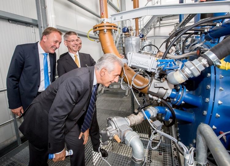 Bild vergrößern: 20140812_GETECEinweihungTrebsenBesichtigungHKWMPTillich_01_klein