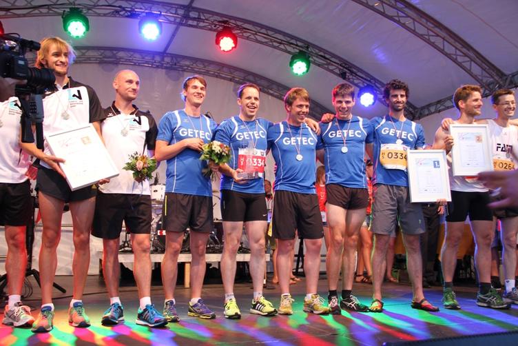 Bild vergrößern: Firmenstaffel2014Sieger-TeamGETECI