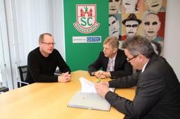 Bild vergrößern: GETEC bleibt Hauptspnsor des SCM