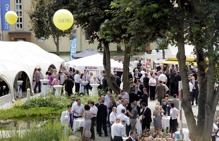 Bild vergrößern: 20120629_Gaeste_Sommerfest