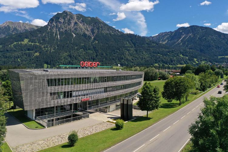 Bild vergrößern: Sitz der Geiger Gruppe in Oberstdorf (Quelle: Geiger Gruppe)