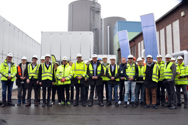 Bild vergrößern: Joint commissioning by SMS group and GETEC: one of Germany's largest air-to-water heat pump systems.