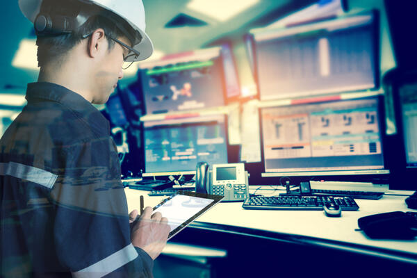 Bild vergrößern: Double exposure of  Engineer or Technician man in working shirt  working with tablet in control room of oil and gas platform or plant industrial for monitor process, business and industry concept